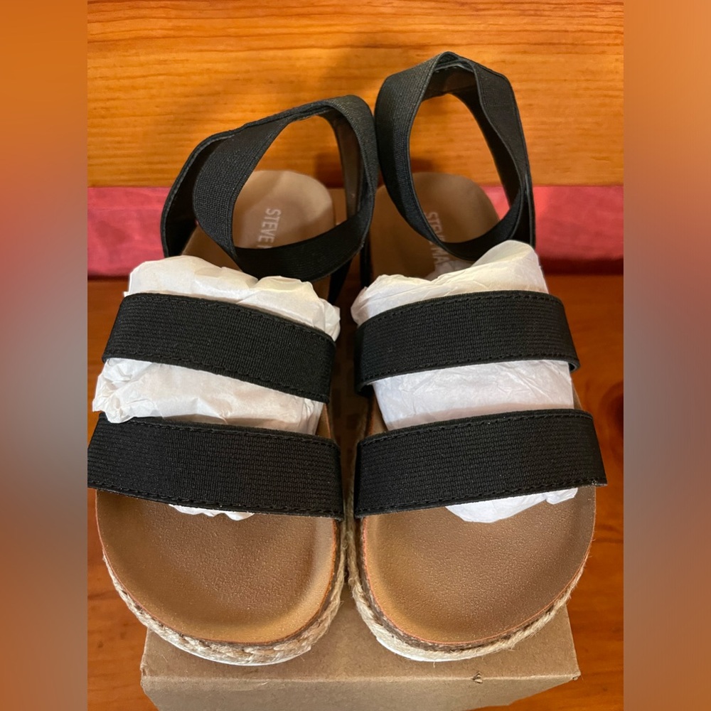 Steve Madden Black Kids Sandals sz 10 NIB - Picture 2 of 4